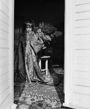 Marek Gardulski – MG5 00002, cykl Kącik dziecięcy, fotografia analogowa, vintage print.